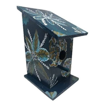 Handmade nest box birdhouse