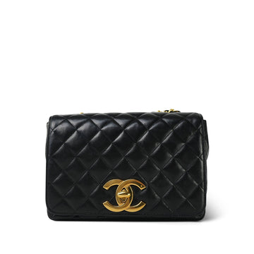 Black leather Quilted Full Flap Medium CC Bag Gold Hardware