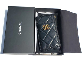 CHANEL 19 2020 Black Goatskin Quilted Phone Card Holder