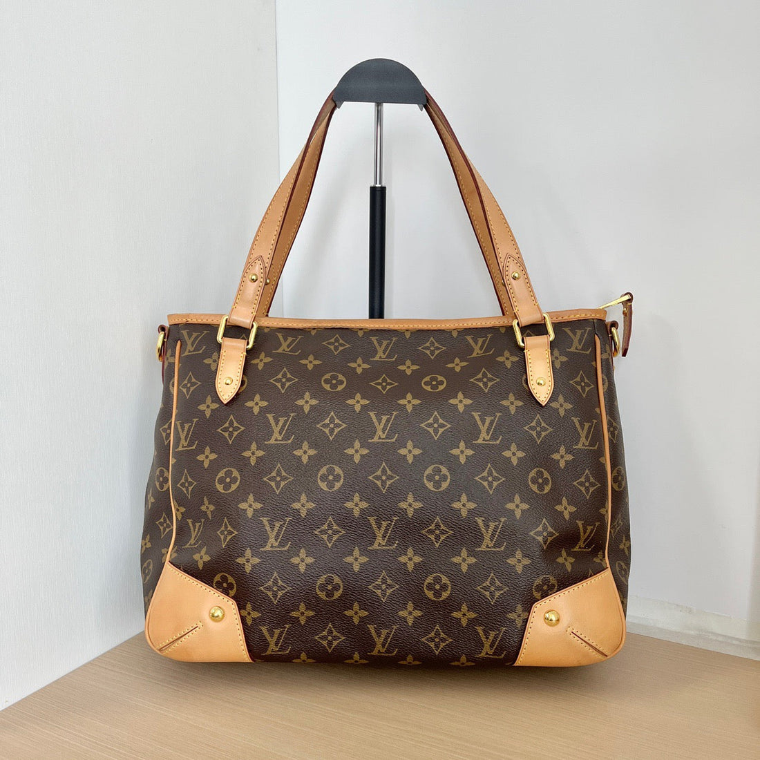 LOUIS VUITTON<br>Shoulder Bag