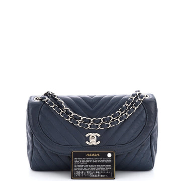 Round CC Chain Flap Bag Chevron Lambskin Medium