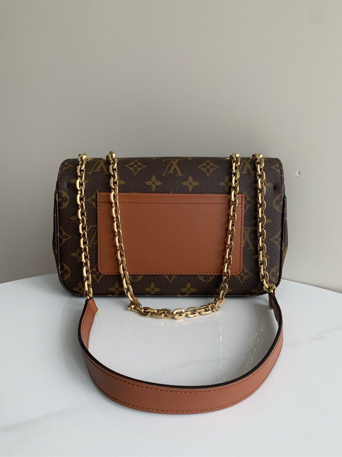 LOUIS VUITTON<br>Shoulder Bag