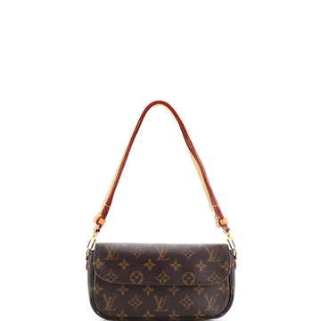 Ivy Wallet on Chain Monogram Canvas