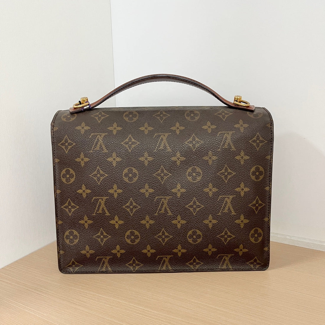 LOUIS VUITTON<br>Shoulder Bag
