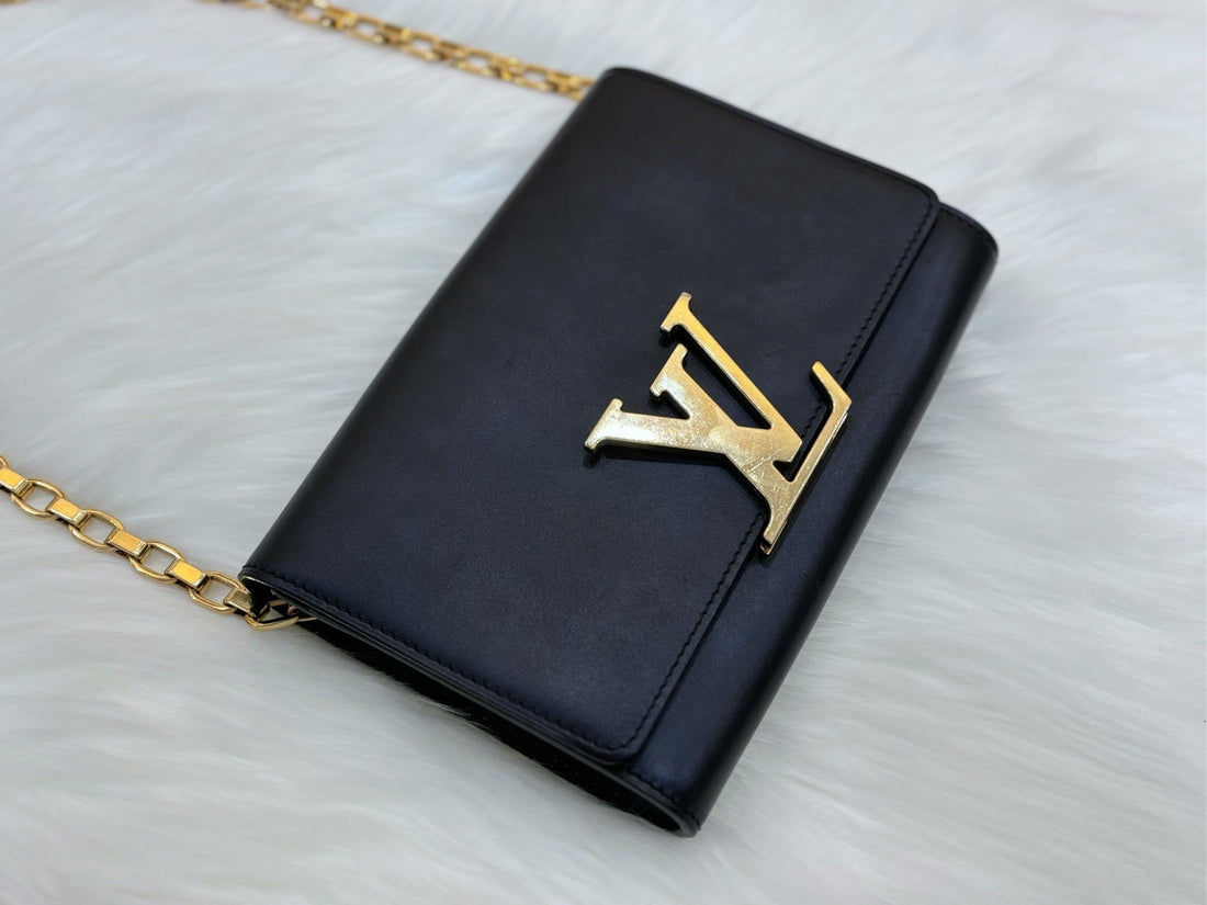 LOUIS VUITTON<br>Shoulder Bag