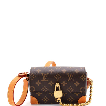 Steamer Wearable Wallet Monogram Archive
