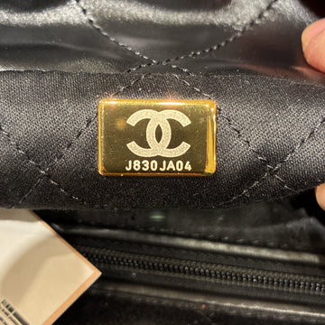 22 Chain Hobo Quilted Leather Medium