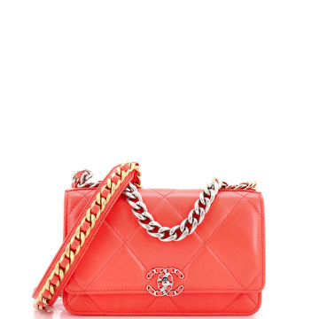 19 Wallet on Chain Quilted Lambskin