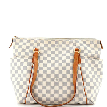 Totally Handbag Monogram Canvas MM