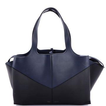 Tri-Fold Shoulder Bag Smooth Calfskin Medium