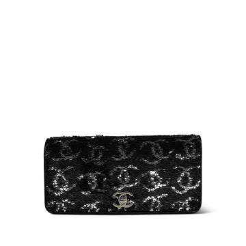 23B Black Silver CC Logo Sequin Clutch On Chain Silver Hardware