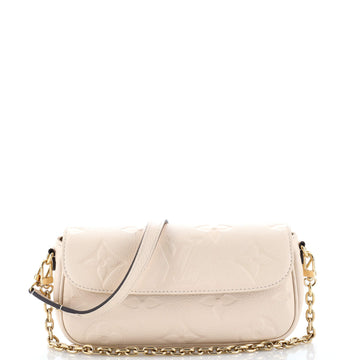 Ivy Wallet on Chain Monogram Empreinte Giant