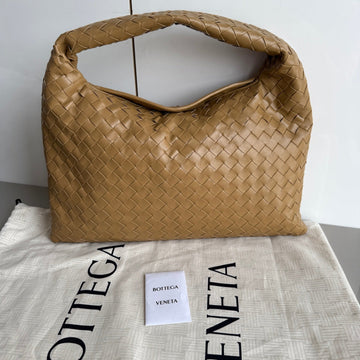 Bottega Veneta Hop Hobo Medium Leather Nutty Brown