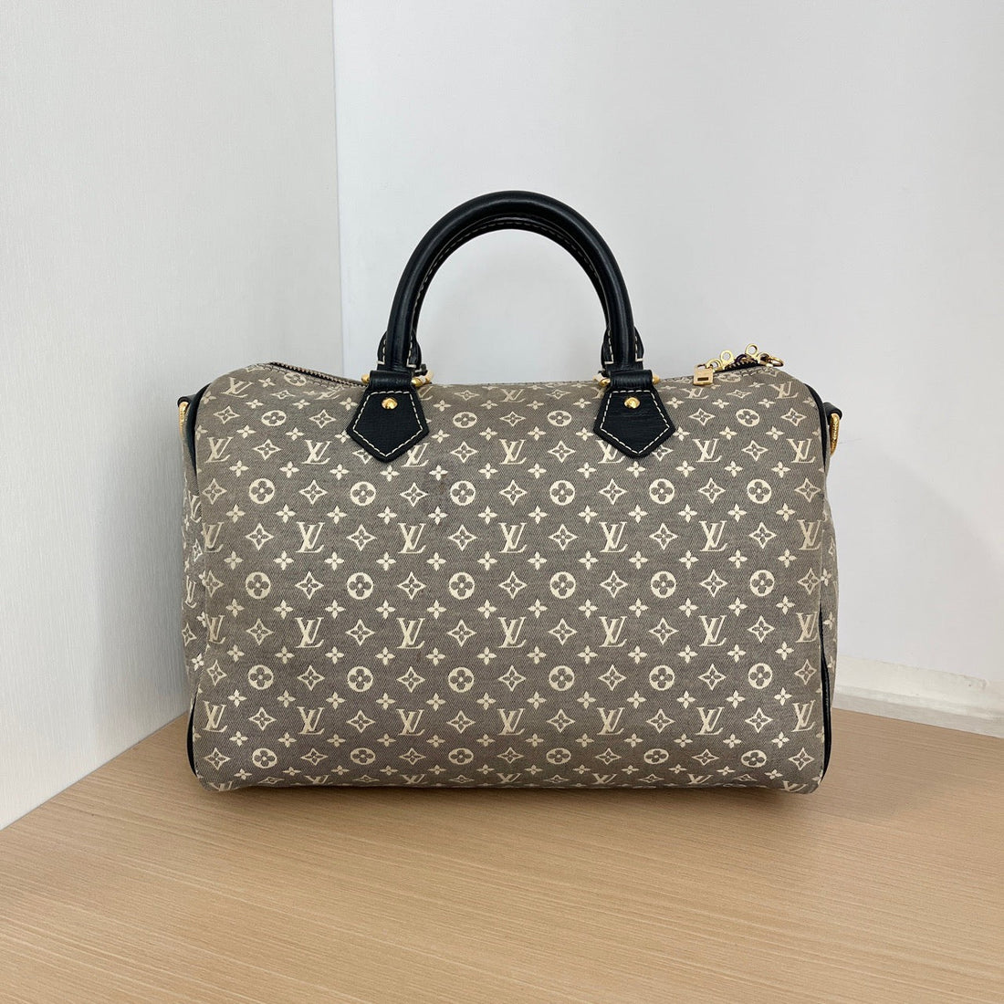 LOUIS VUITTON<br>Shoulder Bag