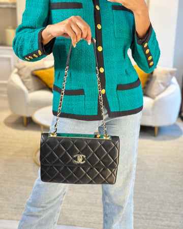 Chanel Black Trendy CC Shoulder Bag in Leather Leather with Champagne Gold Hardware