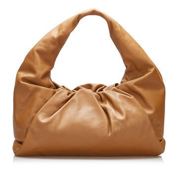 Luxury Bottega Veneta Medium The Shoulder Pouch (SHG-EtLGSW)