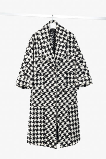 Chanel AW/19 Runway White & Black Houndstooth Wool-Tweed Coat