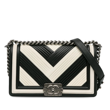 Top Quality Chanel Medium Pleated Calfskin Boy In Rome Flap (SHG-DQWgfZ)