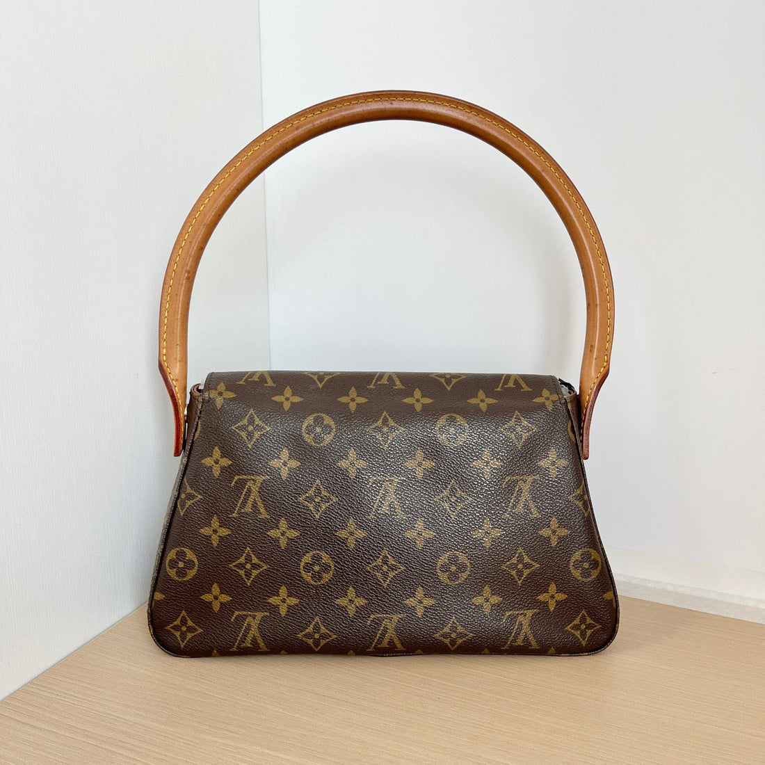 LOUIS VUITTON<br>Shoulder Bag