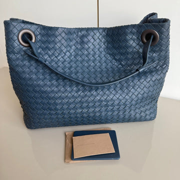 Bottega Veneta Garda Shoulder Bag Intrecciato Nappa Leather Navy Large 33cm