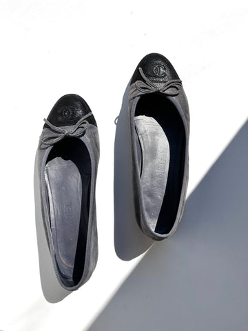 CHANEL Black Dark Gray CC Logo Ballerina Leather Flats 37, 6.5