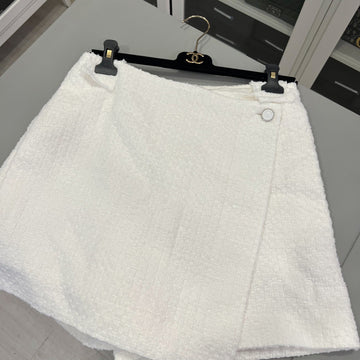 Chanel 25S Tweed Skorts in White Cotton and Polyamide (Model: P79379)