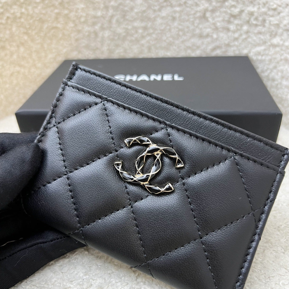 Chanel Seasonal Flat Card Holder in Black Lambskin (Model: AP3627)