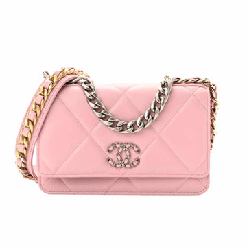 CC 19 FLAP BAG IN LIGHT PINK 19CM