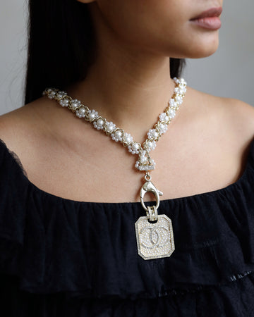 Chanel 21/A Métiers dArt Champagne Gold Medallion CC Pearl Necklace