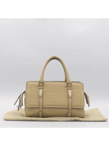Luxury Bottega Veneta beige tote bag