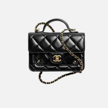 Clutch with Chain in Shiny Lambskin and Gold Metal