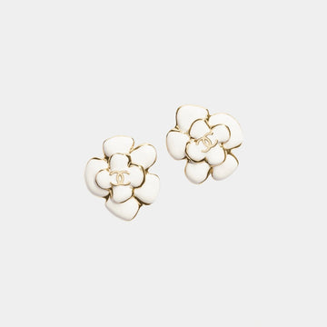 Stud Earrings in Metal and Resin