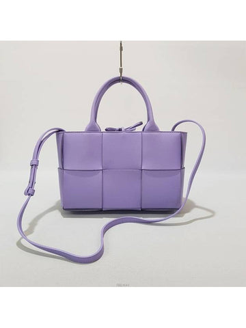 Luxury Bottega Veneta Arco tote bag mini 709337