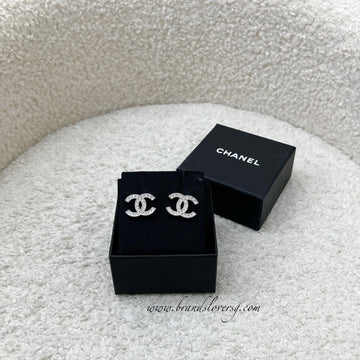 Chanel Small/Medium CC Logo Earrings in SHW