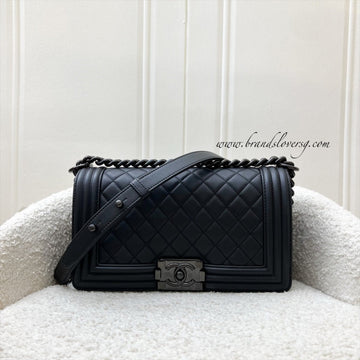 Chanel So Black Medium 25cm Boy Flap in Black Calfskin and Black HW (Model: A67086)