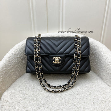 Chanel Small Classic Flap CF in Chevron Quilted Black Caviar and LGHW (Model: A01113)