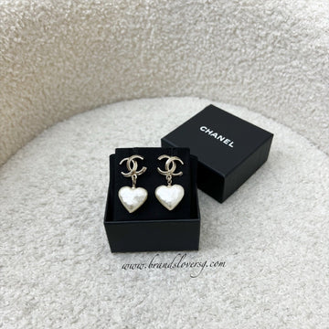 Chanel 22C CC Logo with Heart Pearl Dangling Earring in LGHW (Model: AB7529)
