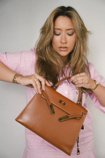 Kelly 28 Gold Courchevel Leather  Hardware V Circle Stamp