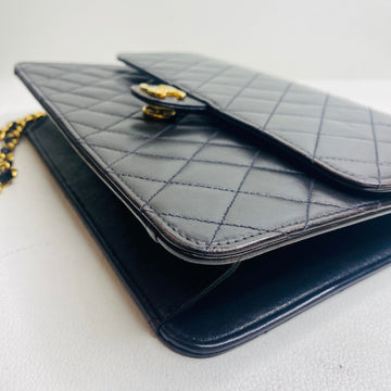 Top Quality Chanel Vintage Black Quilted Leather Leather Medium Single Chain Flap Bag in NEW CONDITION