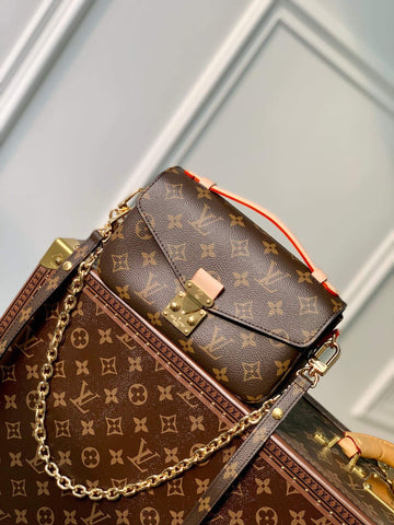 M46279 messenger bag East West Métis monogram 21.5cm brown