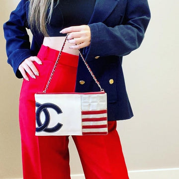CHANEL  Shoulder bag