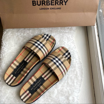 BURBERRY classic flip flops