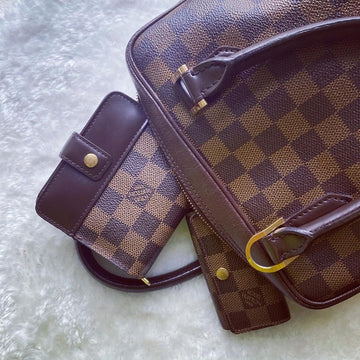 LOUIS VUITTON damier wallet