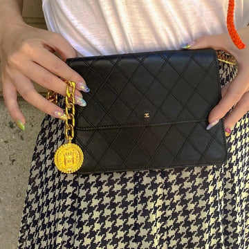 CHANEL  Leather classic wallet