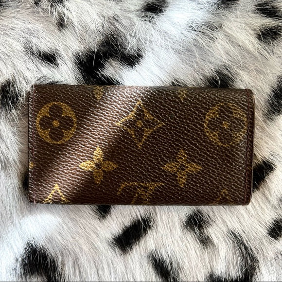 LOUIS VUITTON monogram key holder