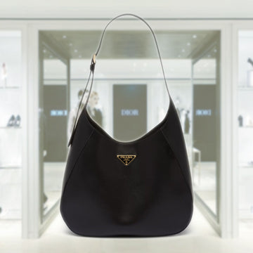 Large leather shoulder bag with topstitching