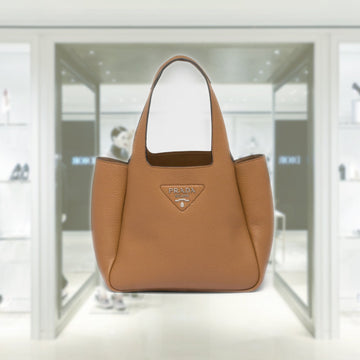 Medium leather tote