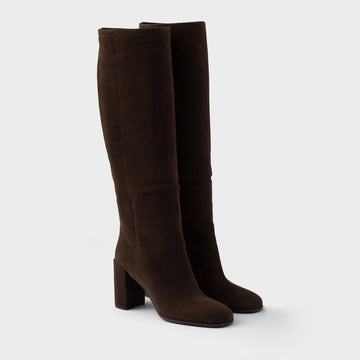 Heeled suede boots
