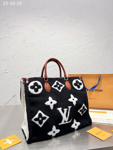 LUV 40CM BLACK AND WHITE ONTHEGO MONOGRAM TEDDY FLEECE