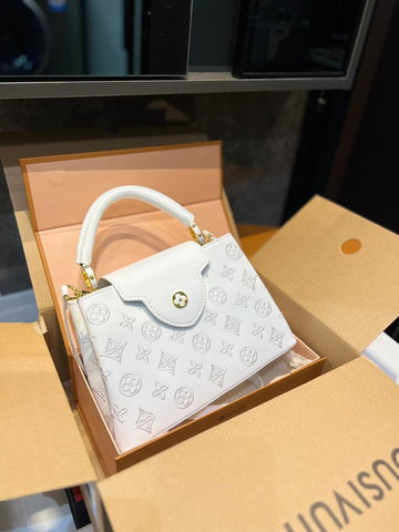 LUV CAPUCINES WHITE MONOGRAM RENT 27CM